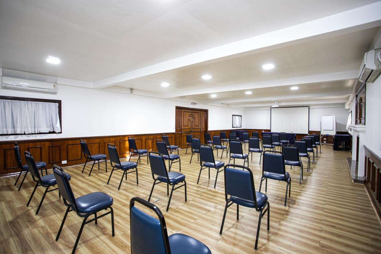 Hotel Dan Inn Curitiba Centro By Nacional Inn Екстер'єр фото